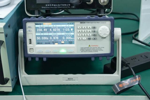 体验电霸级别的产品，让电小二太阳能户外电源2200告诉什么叫硬核