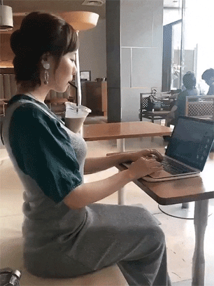 邪恶美女的动图图片：让我这种没女朋友的怎么想！