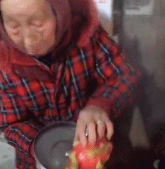 搞笑GIF动态图：年少无知，娶了她