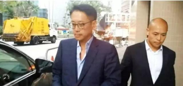 李嘉欣是一只鸡_李嘉欣悼念挚友