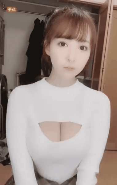 大胸好看的美女动态图片：不用验了，是真的