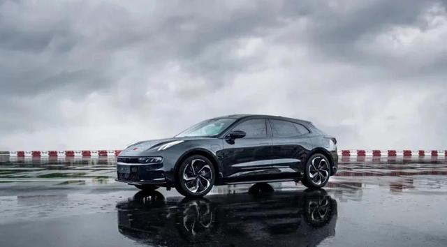 续航712公里创国产车之最！极氪001在宁波工厂下线：本周开始交付