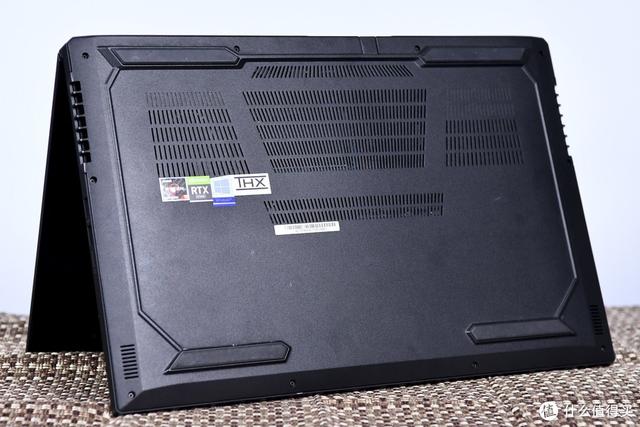 20mm + 2.2kg + RTX3070！机械革命Umi Plus设计师本评测