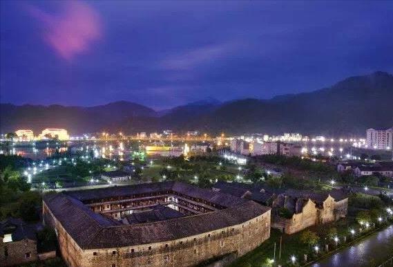 广东4个由镇升格的地级市，1市GDP超万亿，1市人口仅有257万