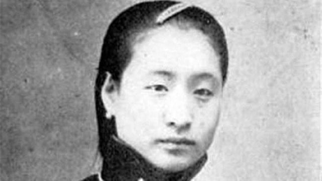 小凤仙的故事:小凤仙生命最后一刻，仍攥着蔡锷照片，蔡锷儿子：父亲对她没感情