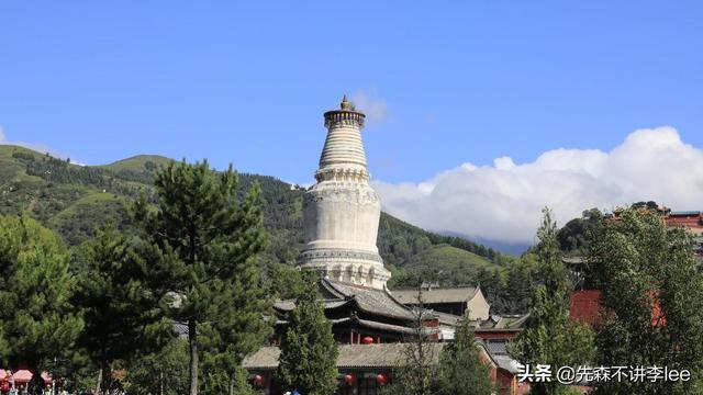 五台山香火最旺的五爷庙，烧香磕头都要排队，游客惊呼：五爷是谁