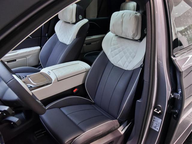 豪华家族6座旗舰SUV，动力堪比V8却不用油，实拍红旗E-HS9