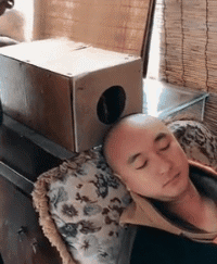 搞笑的GIF图片：这下怕是要废了