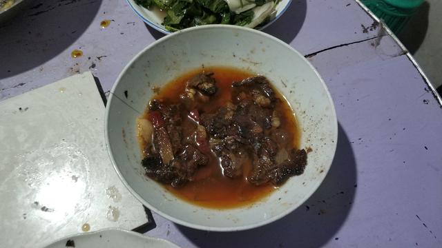 吃剩饭剩菜在农村是普遍现象，如果真有问题也就没人敢吃了