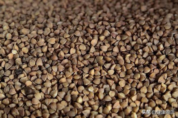 尼古丁有三大“死敌”，若戒烟难，老烟民不妨多吃，肺或许好受些