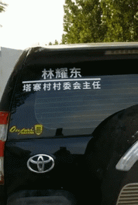 搞笑的动图GIF：我的心在飞，身体却在往下坠！