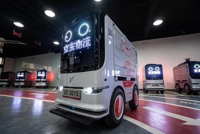 研发配送机器人“超影800C”，与京东系统打通的「行深智能」试点无人配送流程