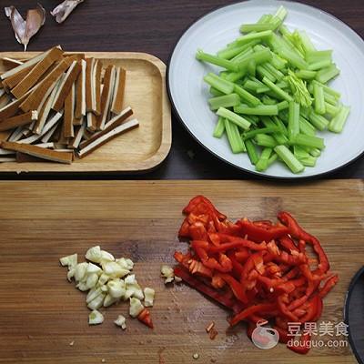 芹菜炒香干