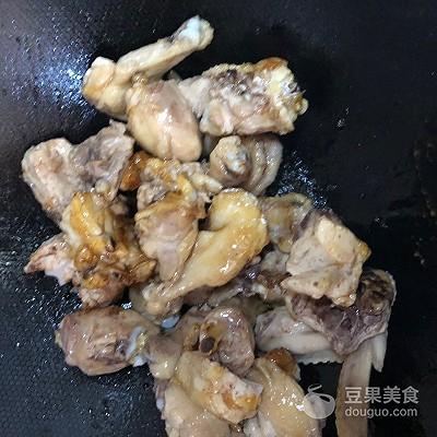 板栗烧鸡的做法