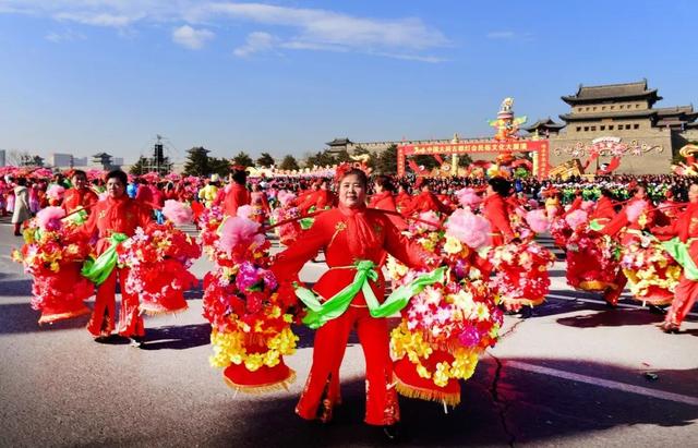 东北秧歌跳踢步讲解2019中国大同古都灯会民俗文化大展演2月16日开幕