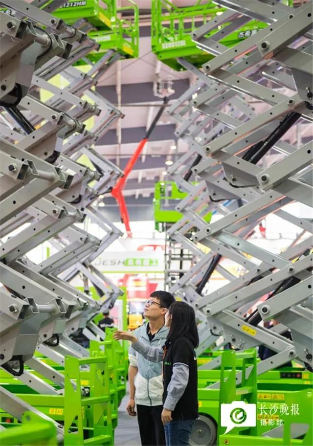 长沙工程机械展模特