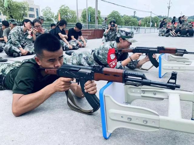 军事化管理的初中(军事化管理的初中学校)(图36)