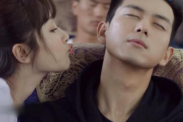 胡一天醉酒强吻杨紫(胡一天杨紫新剧开播)-天晟网