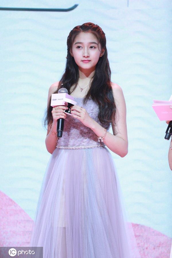 关晓彤笑起来(关晓彤笑起来)