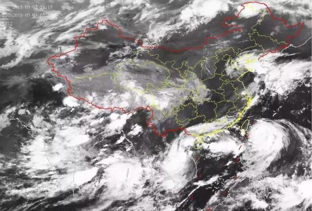 上海遭遇大风暴雨有方舱严重漏雨