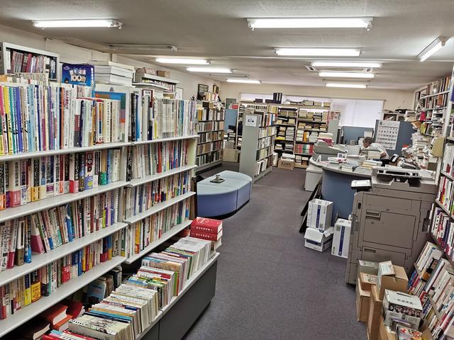 中里结菜:在日本福冈的中国书店买买买｜谷曙光