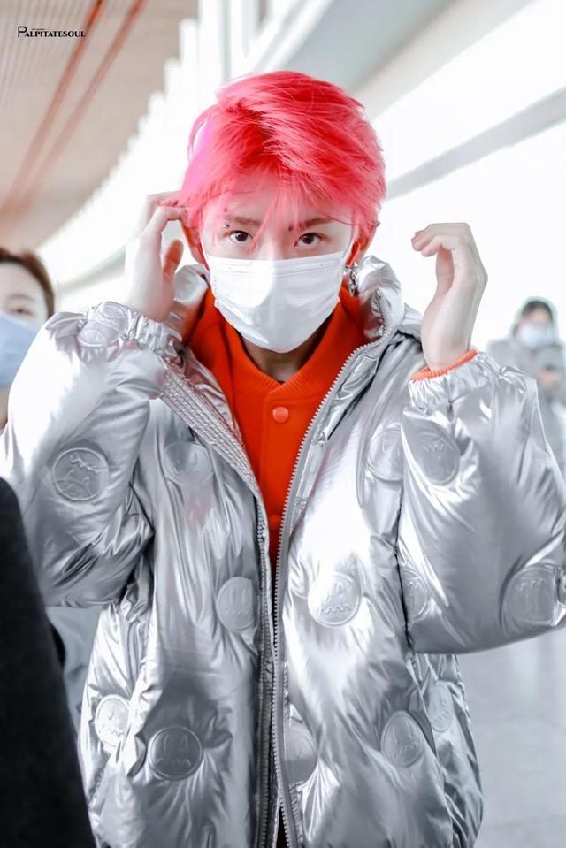 杨超越与侯明昊机场(杨超越和侯明昊吻戏)-天晟网