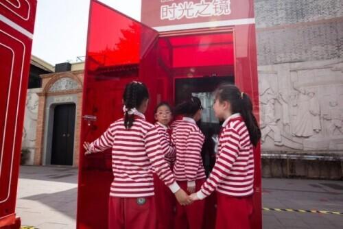 陈延年:现场画面！今天陈延年通过镜子，来到2021年的上海