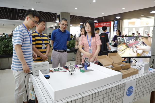 软件工程毕业展主题