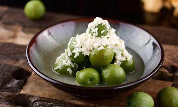 泠泠青梅慰炎夏 这种美味不仅可品可食更可入药