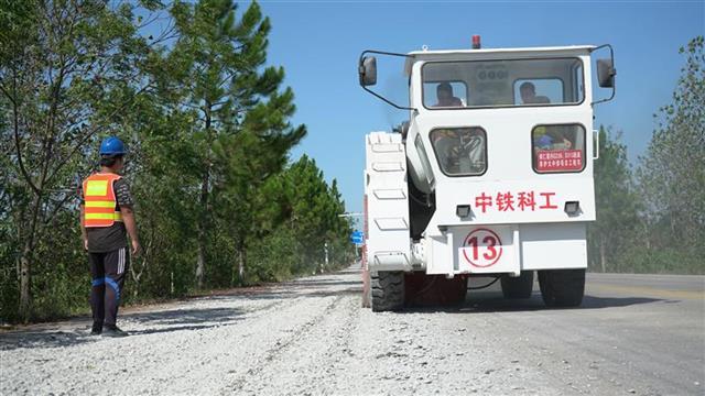关于道路施工破碎机的信息