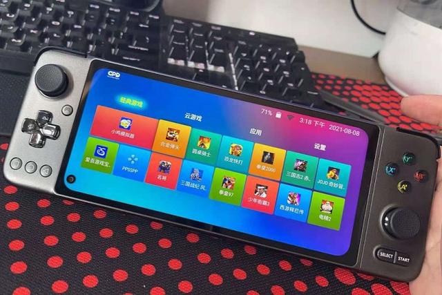 GPD-XP Android掌機項目曝光 采用半可拆卸式手柄設計