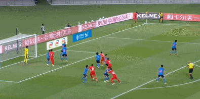 十二强赛：中国0-1日本遭遇两连败积分垫底，国足全场0射正