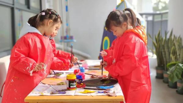 深度教研｜“动态回应”区域游戏中的幼儿