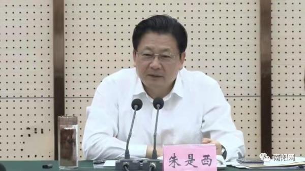 市委书记连发七问：为什么企业和群众找政府办事这么难？