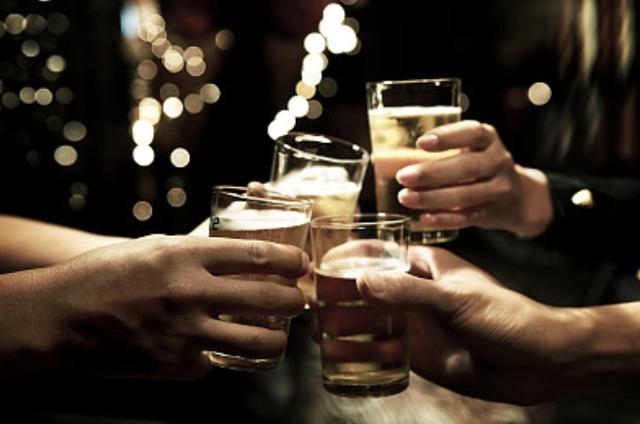 不喝“大酒”就没事了？调查978万人发现：“常喝小酒”危害更大