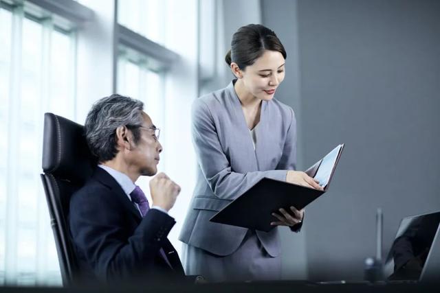 去年一份在网上掀起激烈讨论的"生活助理招聘信息"中,雇主希望应聘者