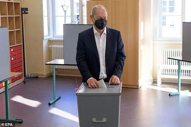 不直接选总理，那德国大选到底是选啥？舒尔茨开心到跳脚，默克尔为啥慌得不行？