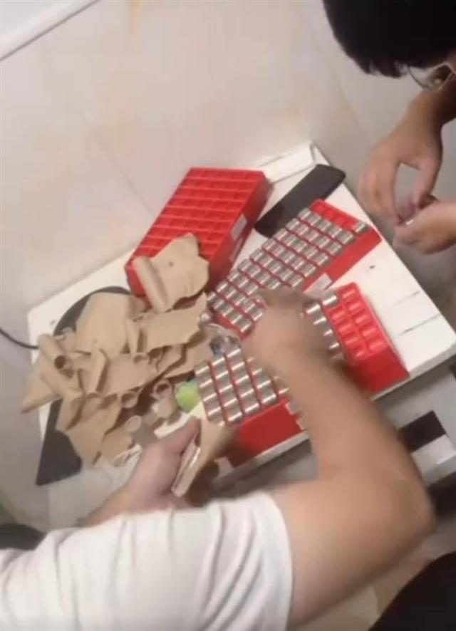 好兄弟结婚男子随礼千元硬币，其妻：他怕新郎像他一样没零花钱
