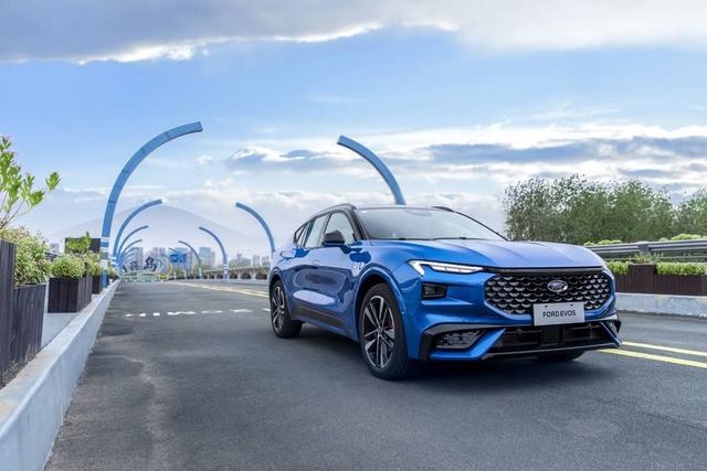 封车讯“一路绿灯”福特EVOS首创的车路协同系统让你梦想成真