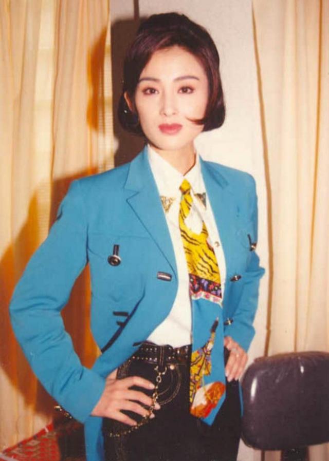 90年代香港女明星穿搭图片