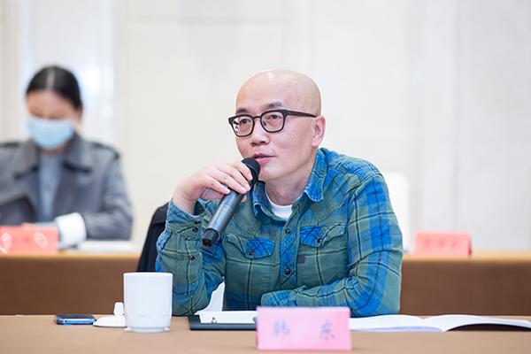 诗人韩东：克服“中年写作危境”，向一代传统致敬