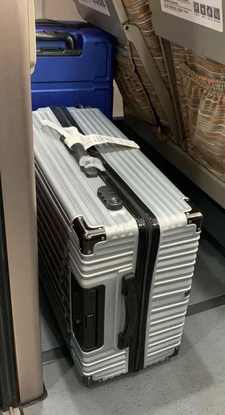 高铁二等座行李箱放哪图片