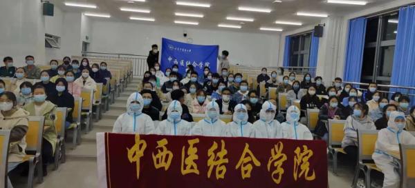 这一夜，微信群爆满！一万多名甘肃大学生冲上去了……