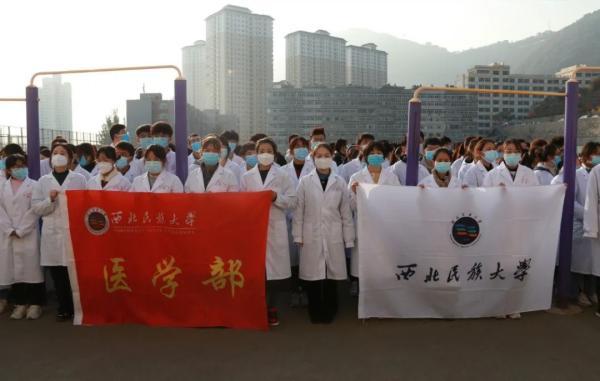 这一夜，微信群爆满！一万多名甘肃大学生冲上去了……