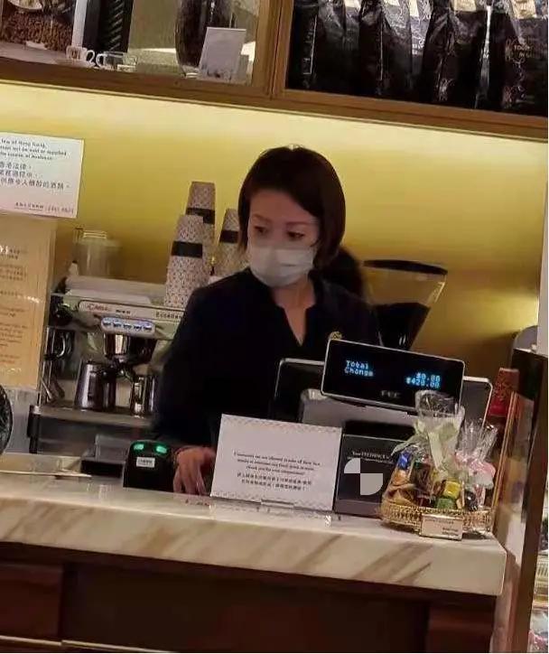 45岁香港面包店女服务员小姐:越不在乎面子，越能赚钱。
