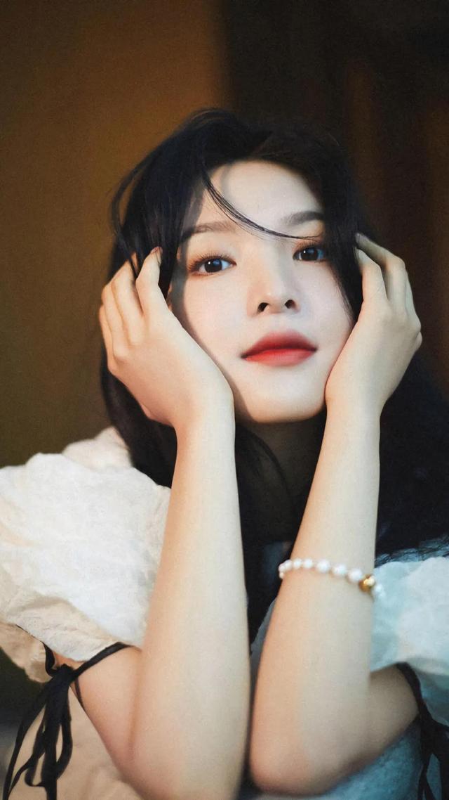 章若楠壁纸三格(章若楠壁纸三格高清)-天晟网