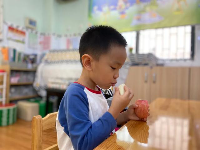 金水一幼中、大班开学第一天掠影