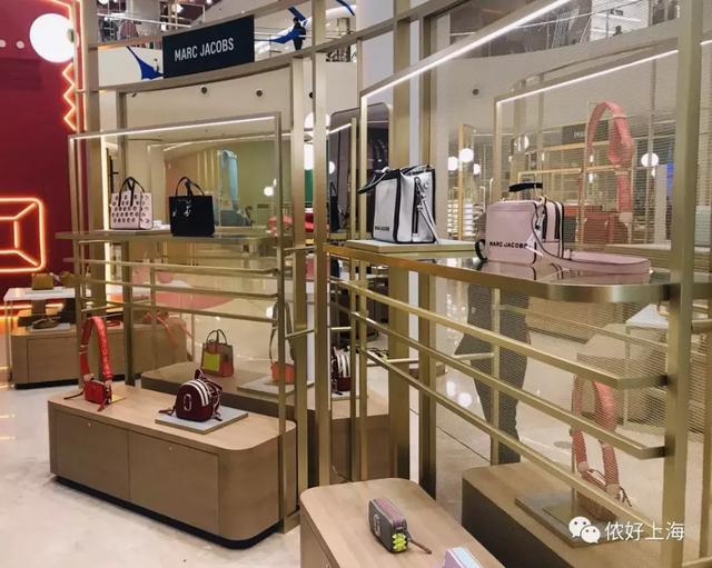 专柜和因大草帽和迷你包大火的jacquemus爱马仕前女装创意总监的独立