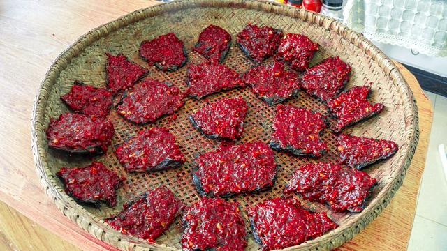 春天，女人想少用化妆品，多吃6种“紫色食物”，常吃脸色更红润