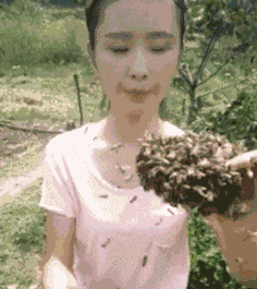 爆笑的动图GIF:谁知道它是怎么变绿的?
